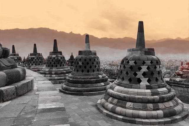 Yogyakarta: Sunrise Borobudur & Prambanan Guided Tour