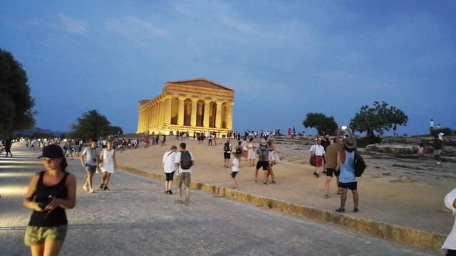 Agrigento: Skip-the-Line Valley of the Temples Night Tour