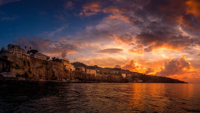 Sorrento: 2 hrs Sunset Small Group Boat Tour