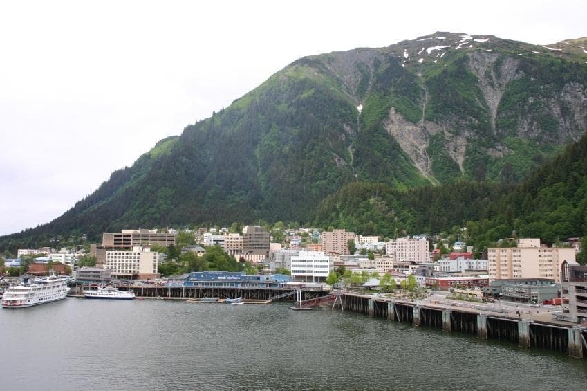 Waterfront Promenade and Franklin Street