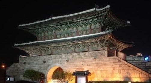 Dongdaemun Market and Gate (Heunginjimun)