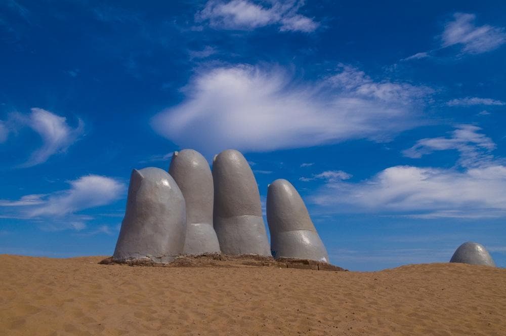 Hand of Punta del Este (La Mano de Punta del Este)