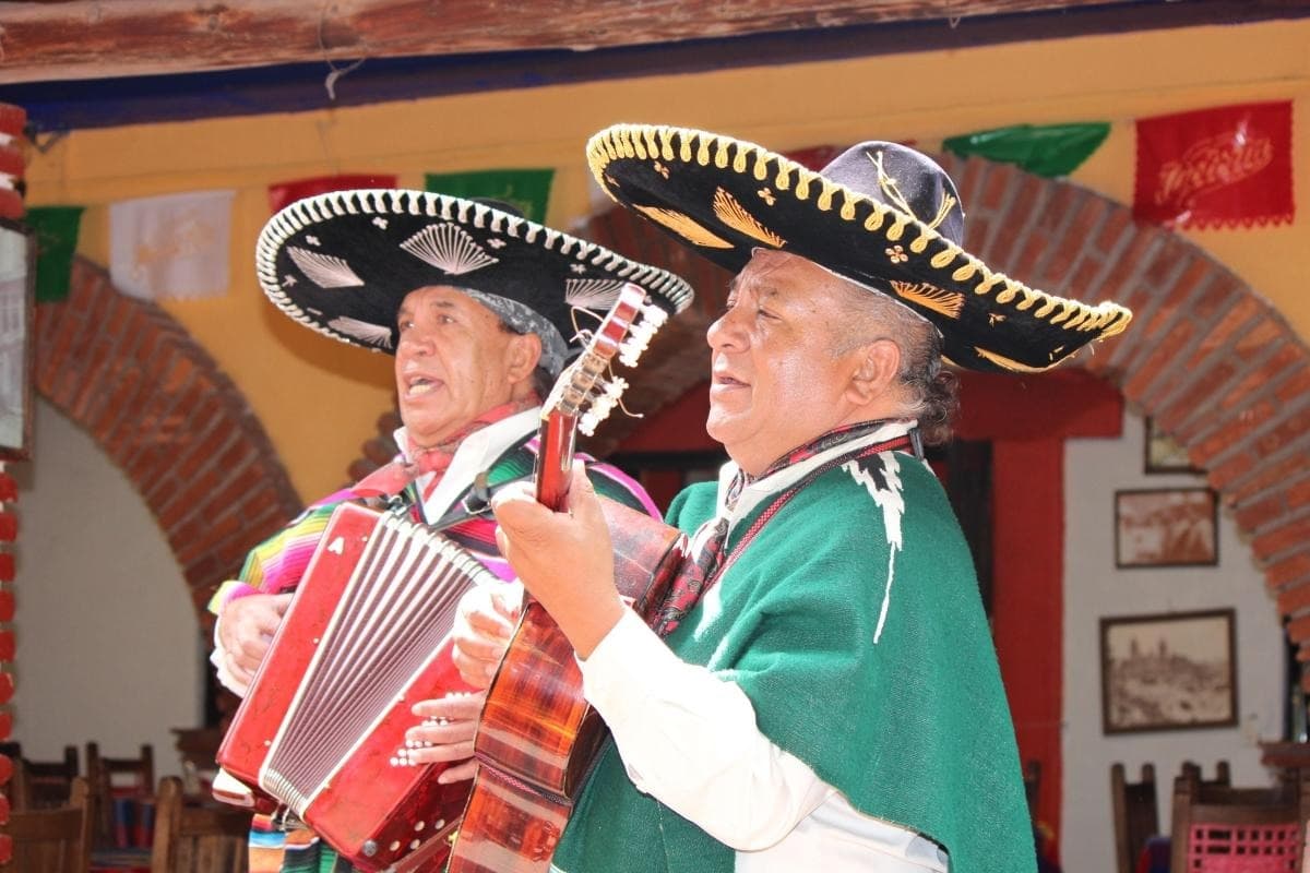 Mariachi Plaza (Plaza de los Mariachis)