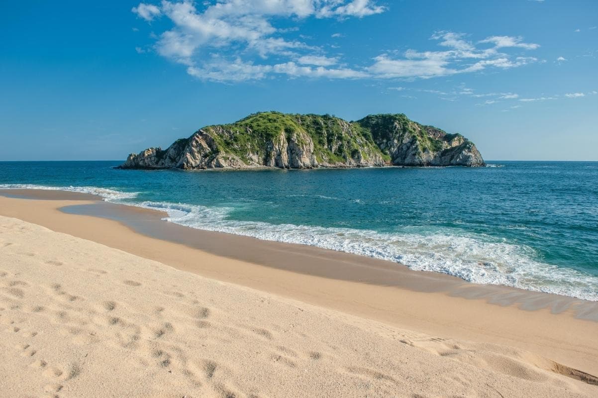 Cacaluta Bay (Bahia de Cacaluta)