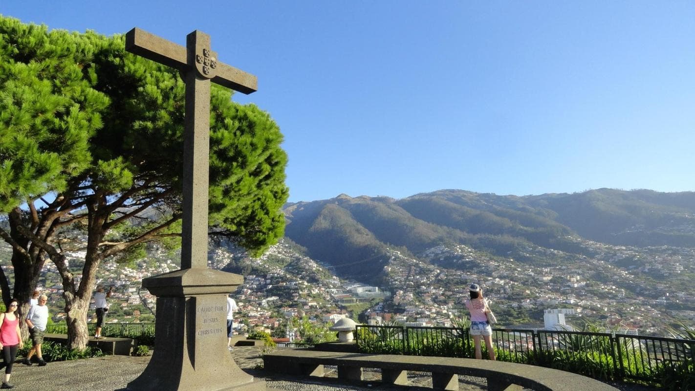 Pico dos Barcelos Viewpoint (Miradouro Pico dos Barcelos)