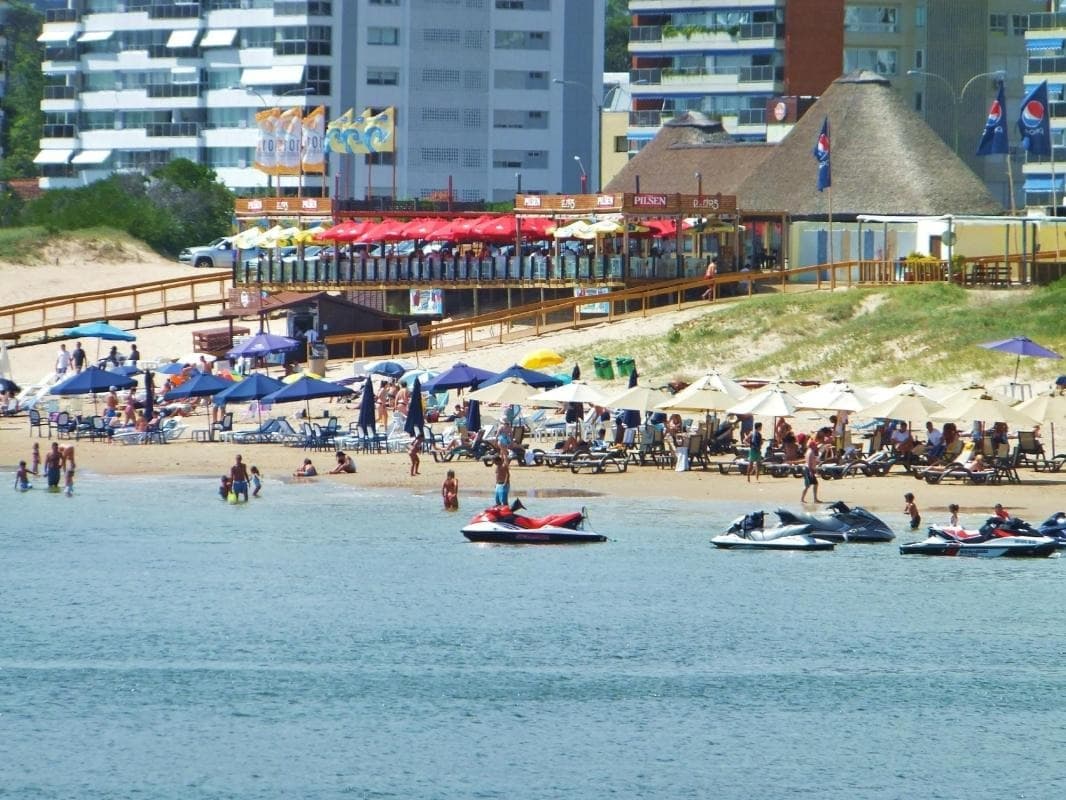 Mansa Beach (Playa Mansa)