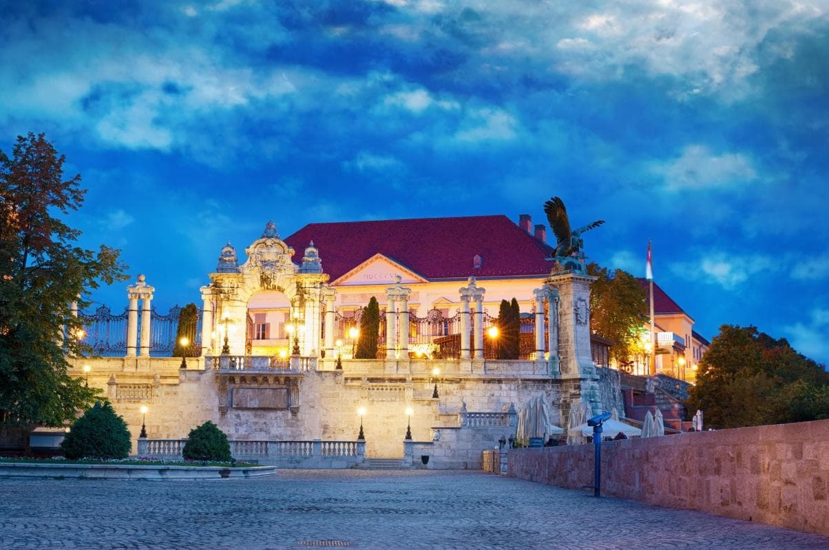 Sándor Palace (Sándor Palota)