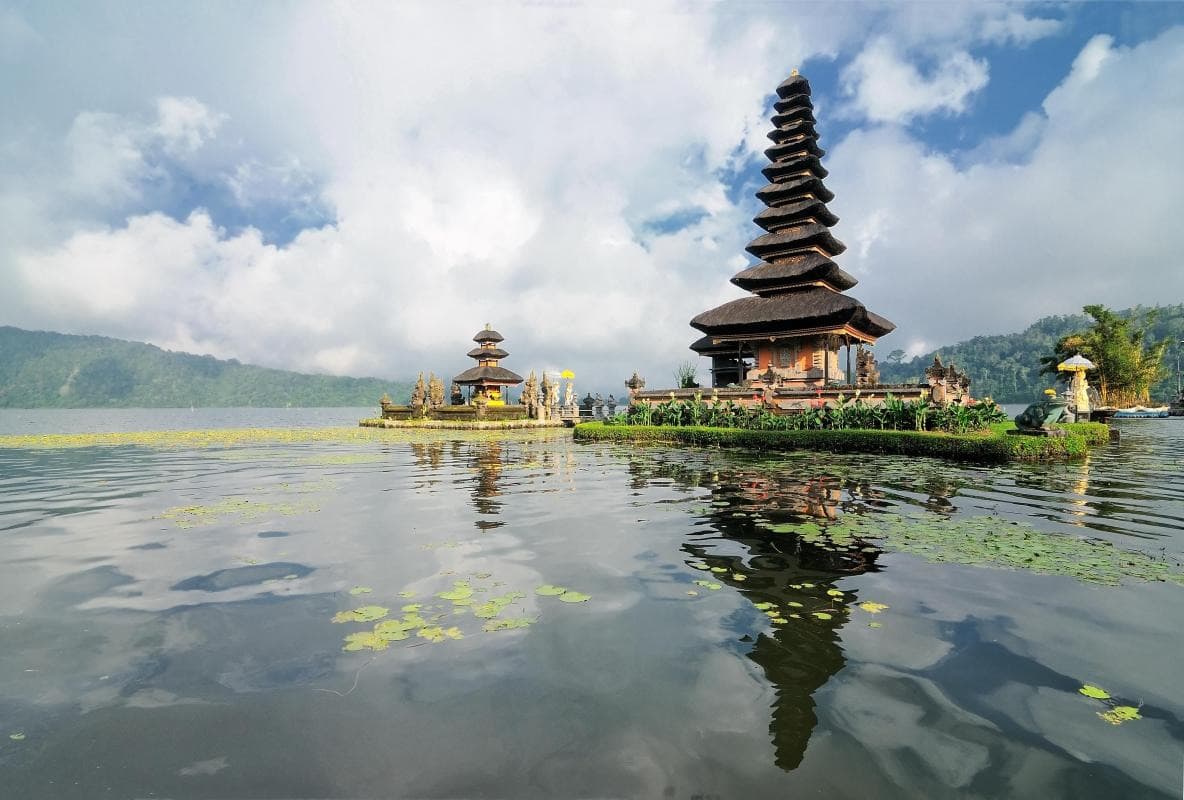 Lake Beratan (Danau Bratan)