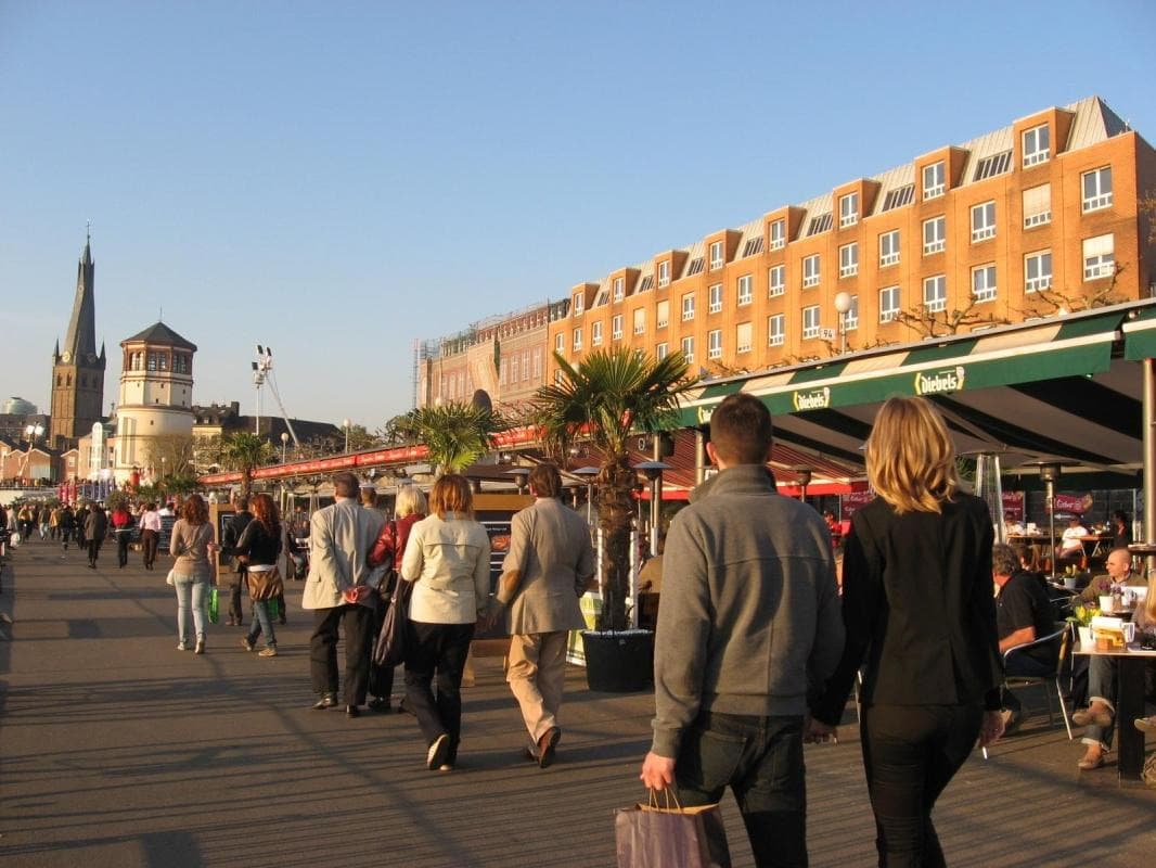 Rhine River Promenade (Rheinuferpromenade)