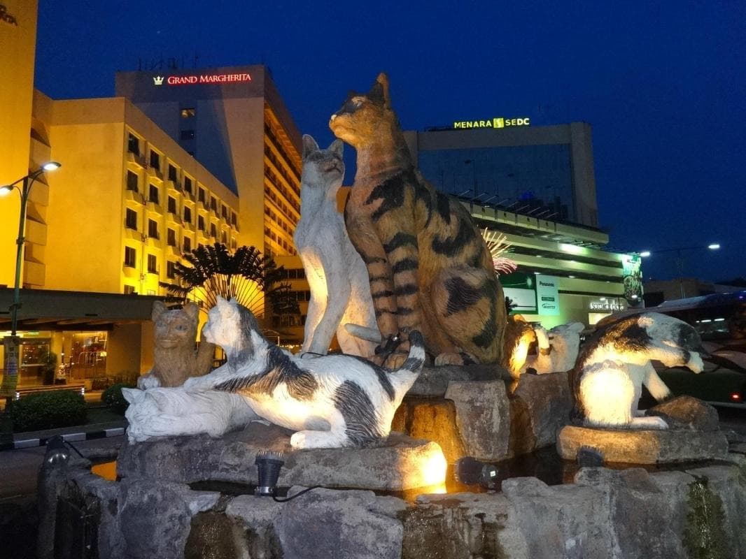 Kuching Cat Statues