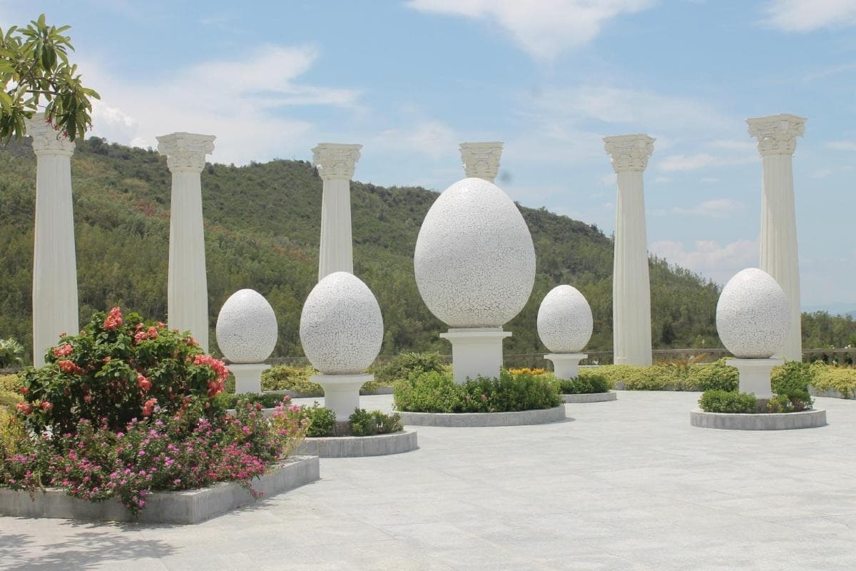 100 Egg Theme Park (Khu Du Lich Tram Trung)