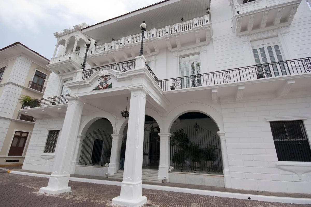 Presidential Palace (Palacio de las Garzas)