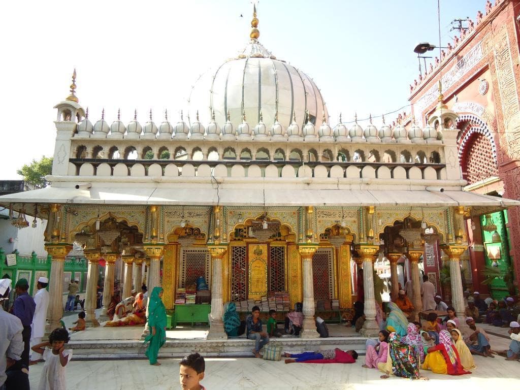 Hazrat Nizamuddin Auliya Dargah (Nizamuddin Dargah)