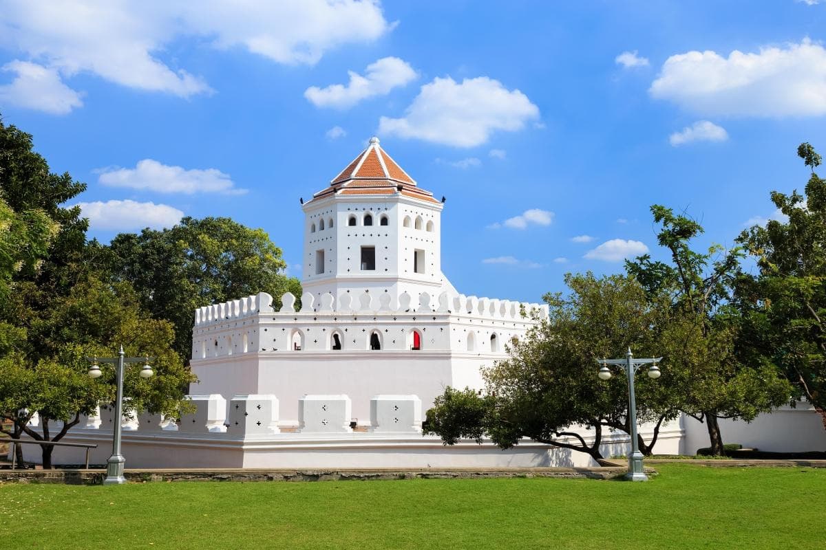 Phra Sumen Fort