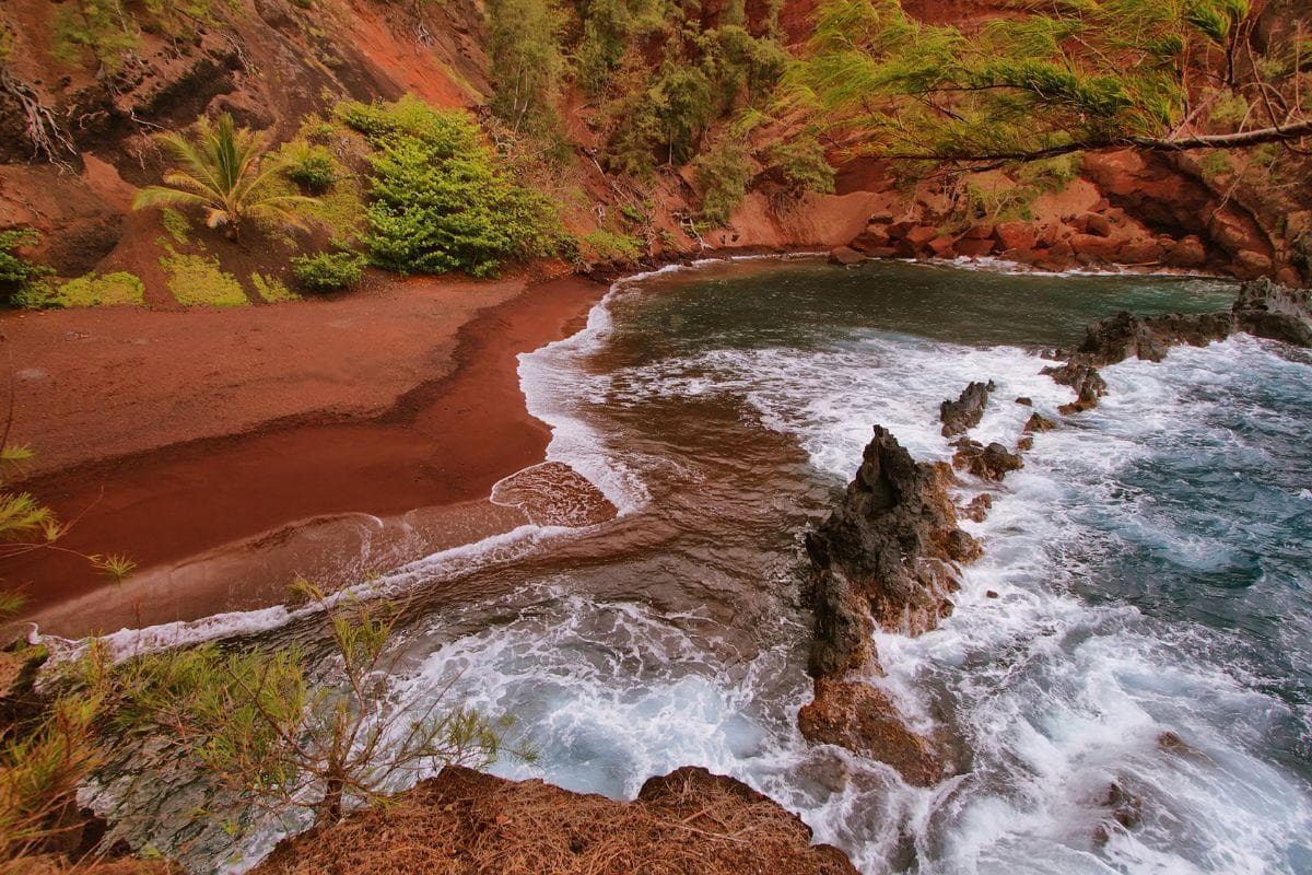 Kaihalulu Beach (Red Sand Beach)