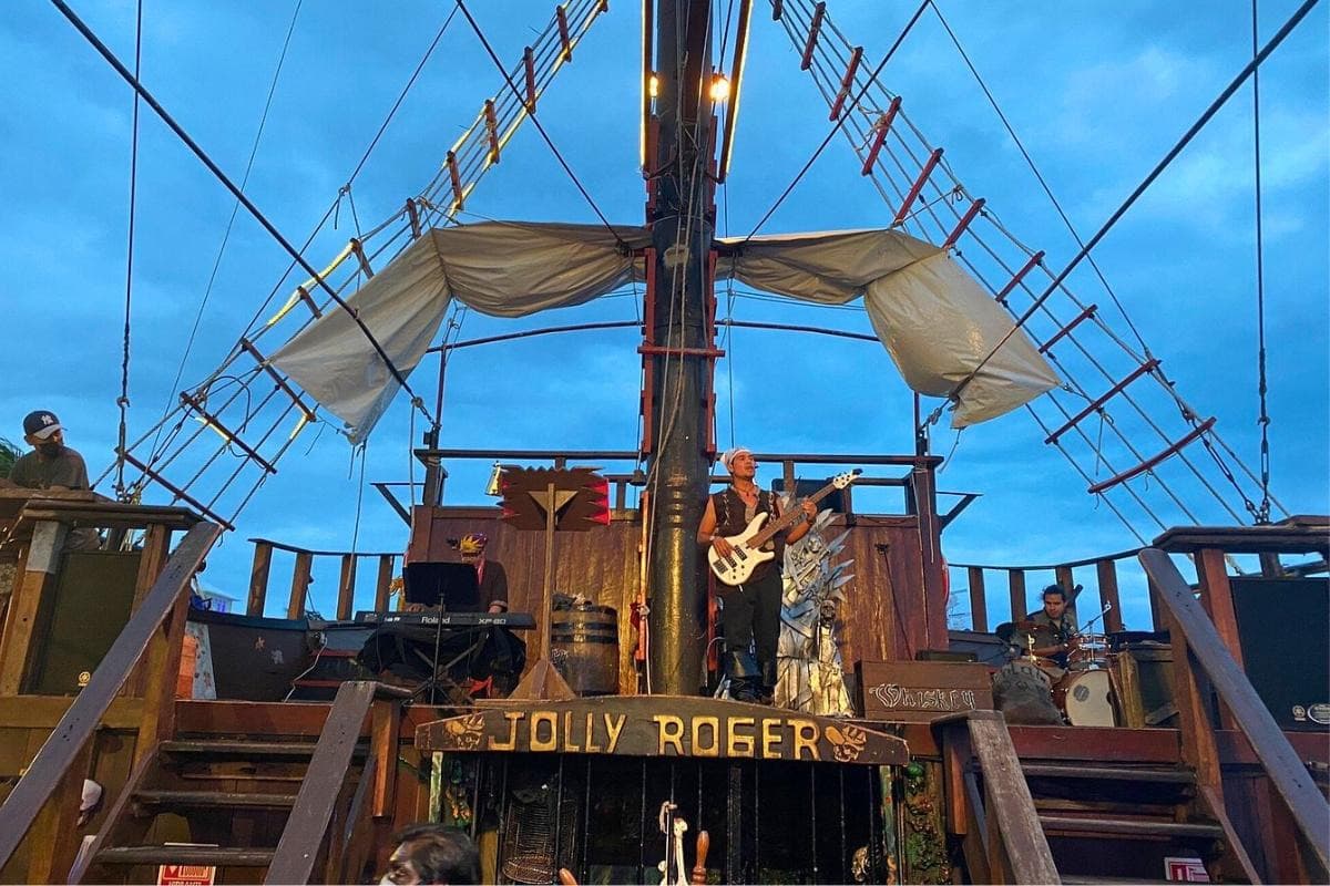 Jolly Roger Pirate Ship