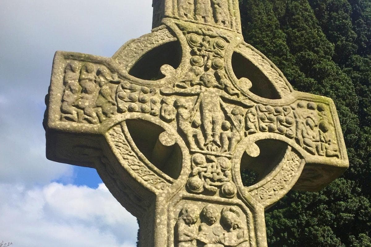 Monasterboice (Mainistir Bhuithe)
