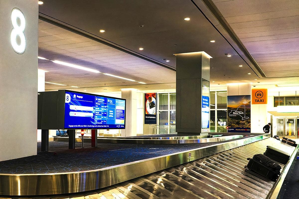 LaGuardia Airport (LGA)