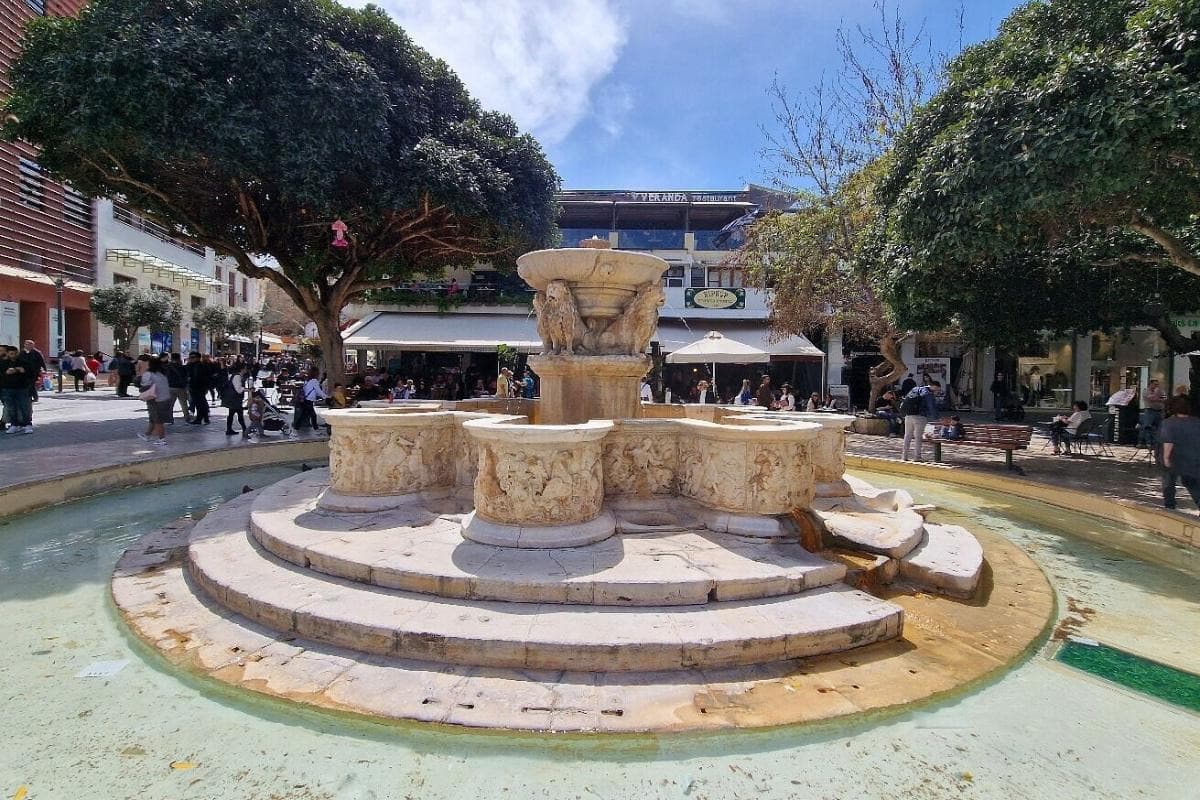 Lions Square & Morosini Fountain
