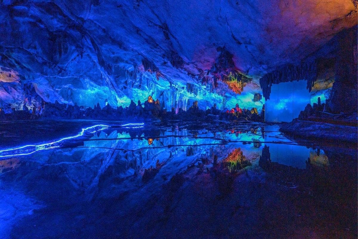 Reed Flute Cave (Ludi Yan)