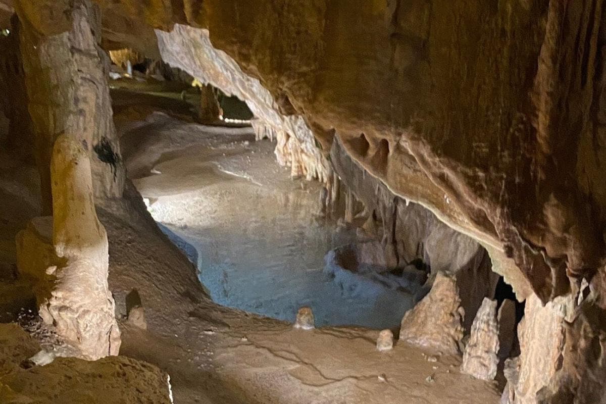 Can Marca Caves (Cueva de Can Marcà)