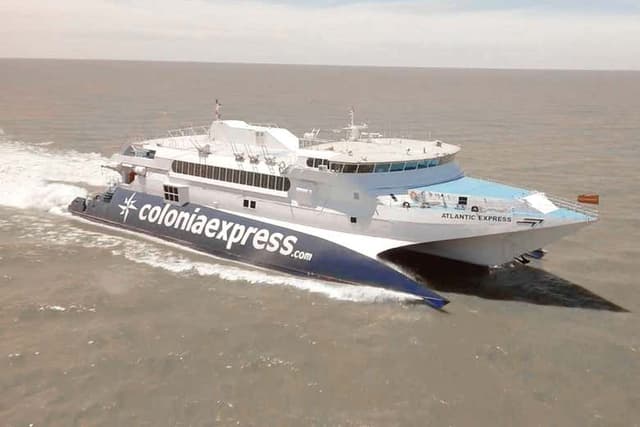 Colonia Express Ferry: Colonia de Sacramento—Buenos Aires