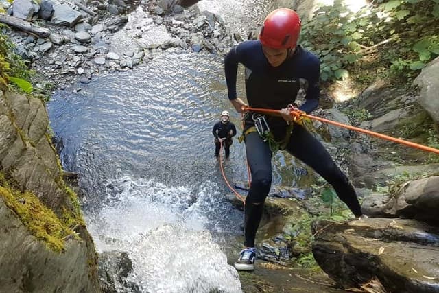 Abseiling in the Secreto Canyon & Mohán Cave