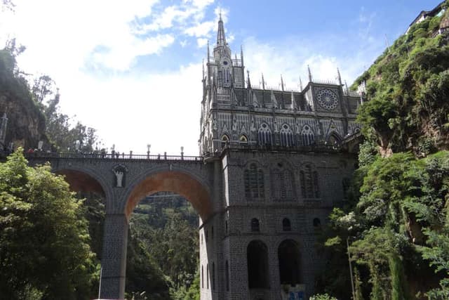 Las Lajas Sanctuary + Tulcán Cemetery Tour