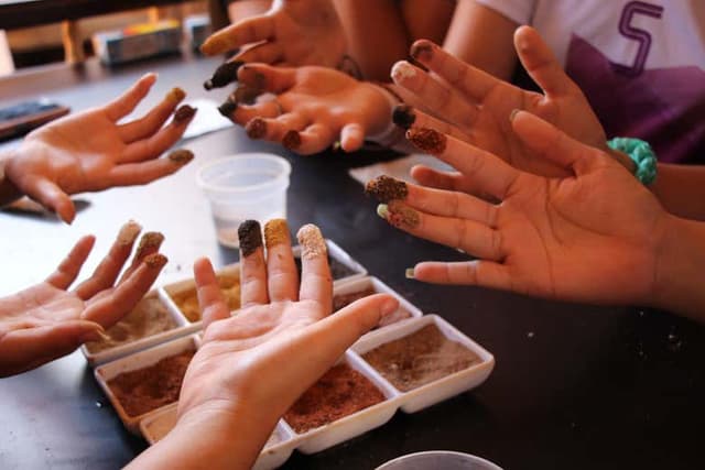 Villa de Leyva Earth-Painting Workshop
