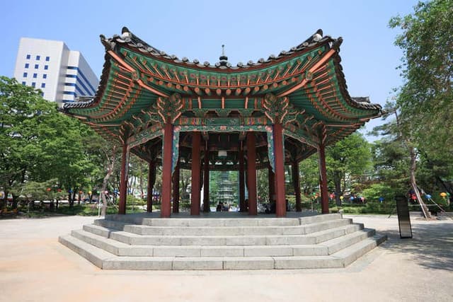 Seodaemun Prison, Dilkusha + Tapgol Park Tour