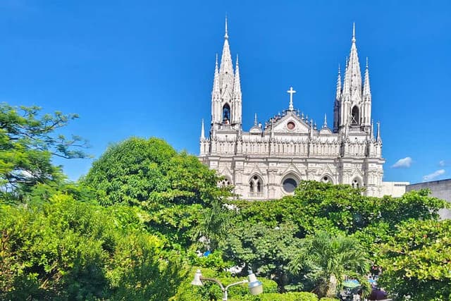 Santa Ana & Cerro Verde Day Trip + Lake Coatepeque Hot Springs