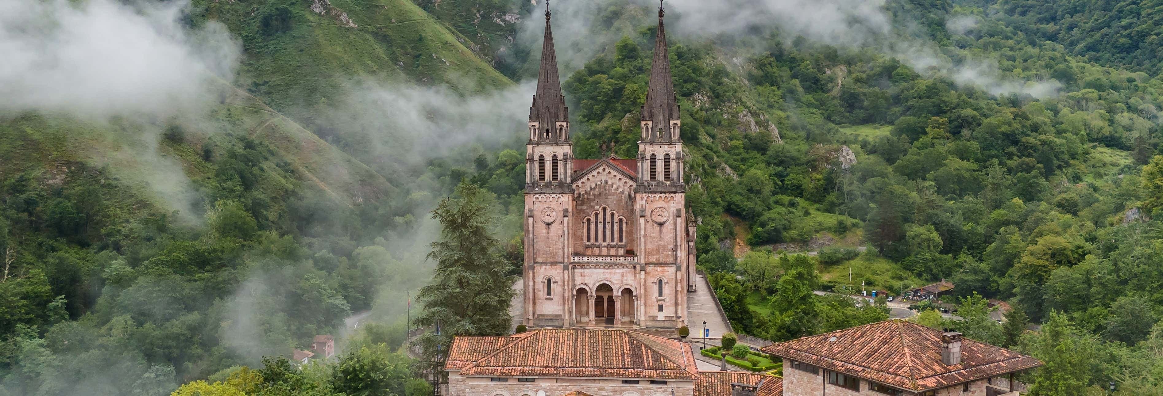 Best Covadonga Lakes Day Trip & Picos de Europa Tour