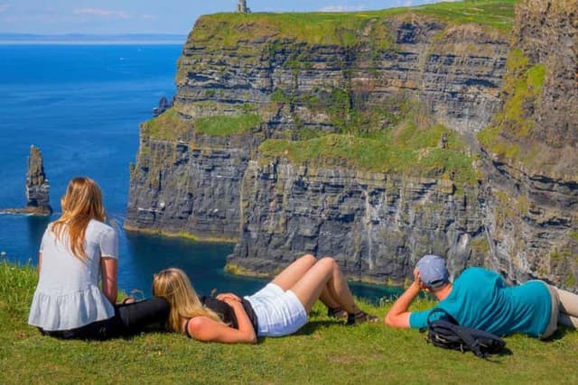 Day Trip to Cliffs of Moher + Dunguaire Castle