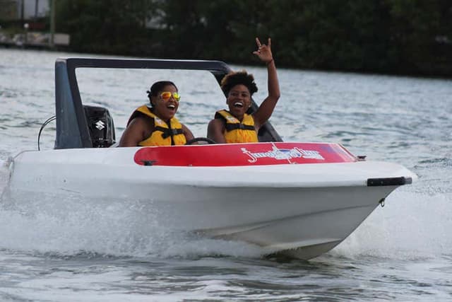 Speedboat Tour on Nichupté Lagoon