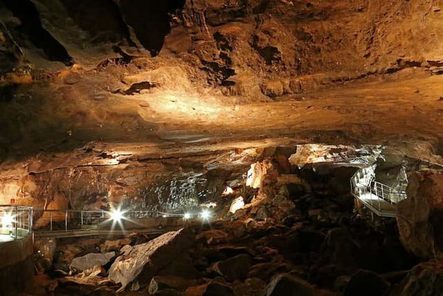 Al Hoota Cave Guied Tour