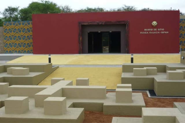 Royal Tombs Museum & Huaca Rajada Private Tour