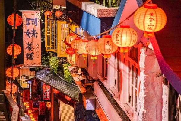 Taipei Private Charter: Taipei ↔ Jiufen, Pingxi, Yehliu & North Coast | Multi-language Service (English/Chinese/Japanese/Korean)