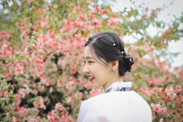 Hanbok photoshoot experience at Seoul's four major palaces (Gyeongbokgung, Deoksugung, Changdeokgung, and Changgyeonggung)