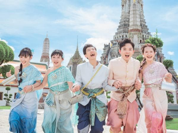 Authentic Thai Traditional Dress Rental in Bangkok