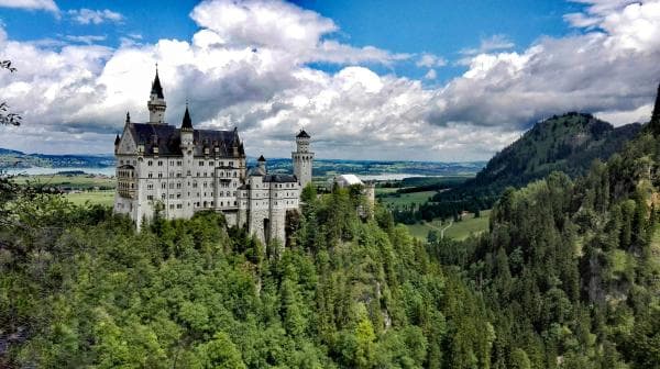 Day trip to Neuschwanstein Castle, Wieskirche (World Heritage Site), and Linderhof Castle (3 locations with Japanese-speaking guide, departing from Munich) by Mybus