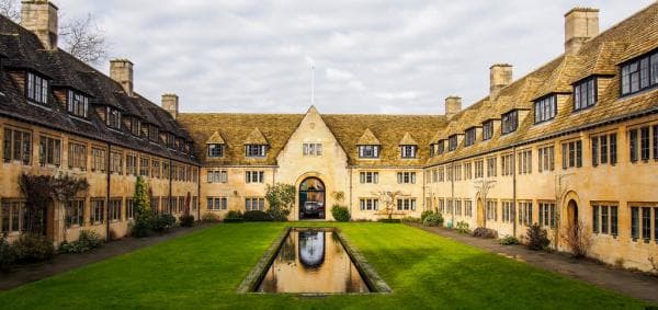 Oxford, Stratford-upon-Avon, Cotswolds and Warwick Castle Day Tour | United Kingdom