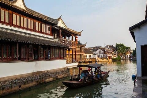 Shanghai Day Trip of Zhujiajiao Water Town and Jade Buddha Temple