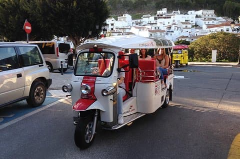 Mijas: Panoramic city tour in an electric Tuk Tuk