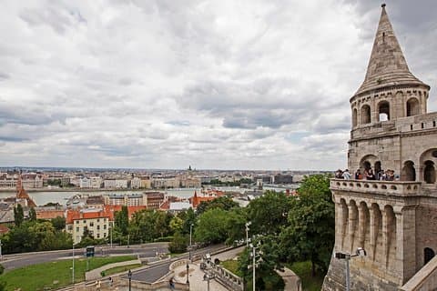 Buda Castle District Walk with Entry to Matthias Church