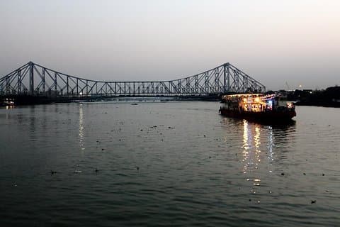 Guided Kolkata Sightseeing Trip by Car, Walk & Sunset Cruise Excursion Trip