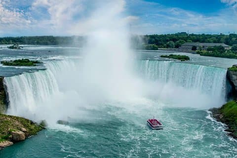 Small-Group Niagara Falls Day Tour from Toronto with Boat and Lunch Options
