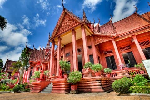 4 Hours Private Phnom Penh National Museum and Royal Palace Tour