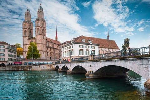 Afternoon Zurich Tour with Artisanal Chocolate and Rhine Falls