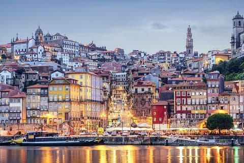 Private Best 4 hours tour of the "Main Monuments" in Oporto
