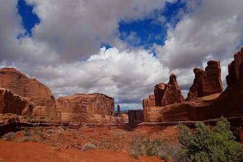 Immersive Arches Walking Tours | More Stops, More Tour Options